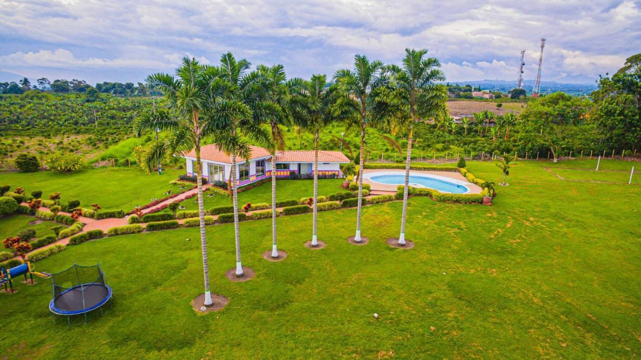 Hotel Arrayanes Del Quindio Montenegro Exteriör bild