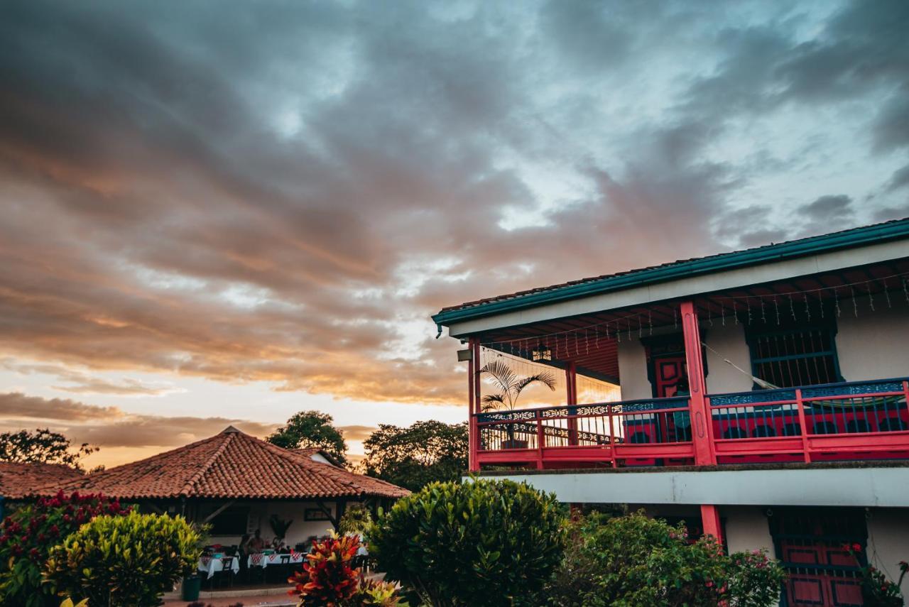 Hotel Arrayanes Del Quindio Montenegro Exteriör bild