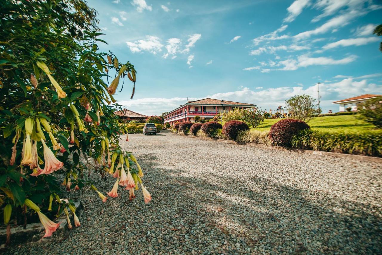 Hotel Arrayanes Del Quindio Montenegro Exteriör bild