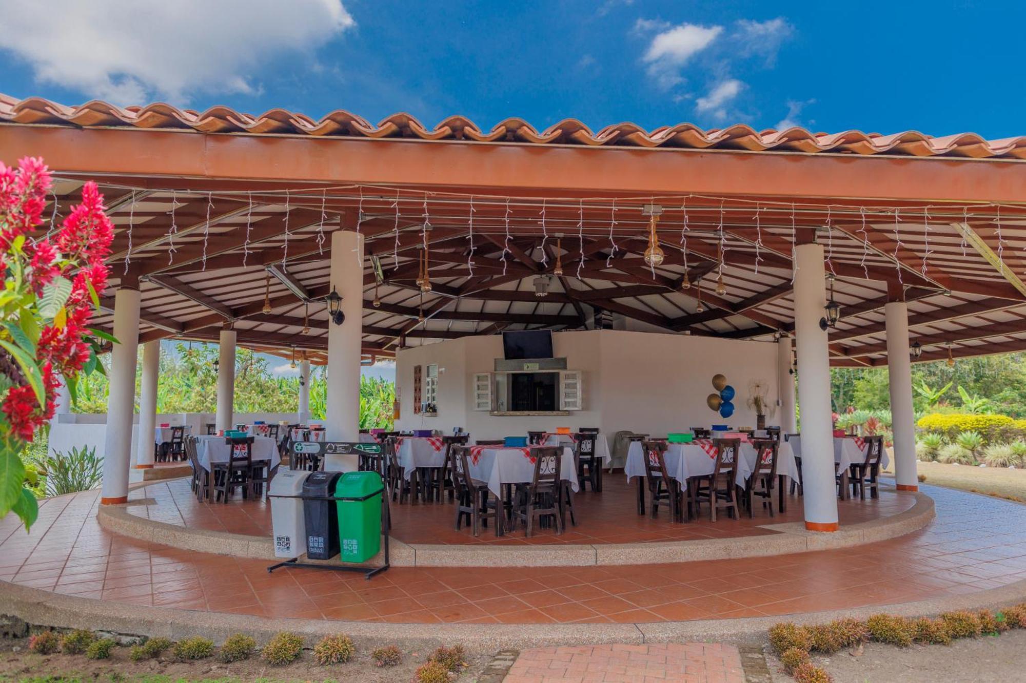 Hotel Arrayanes Del Quindio Montenegro Exteriör bild